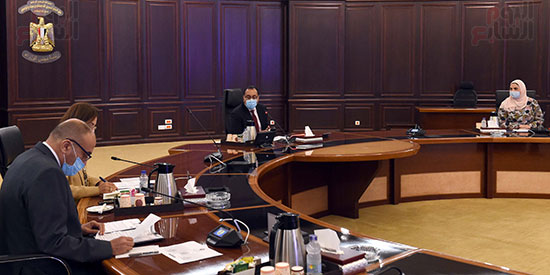 رئيس الوزراء يتابع خطوات تنفيذ المشروع القومى لتنمية الأسرة المصرية (3)