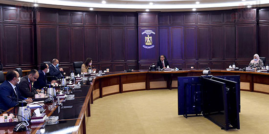 رئيس الوزراء يتابع خطوات تنفيذ المشروع القومى لتنمية الأسرة المصرية (7)