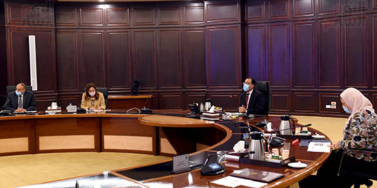 رئيس الوزراء يتابع خطوات تنفيذ المشروع القومى لتنمية الأسرة المصرية (5)