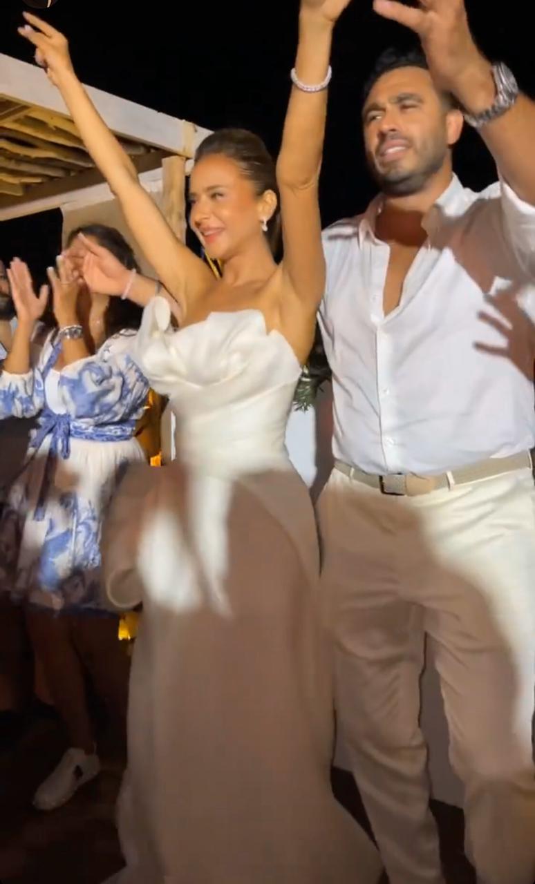 نيللي كريم ترقص بفستانها الثاني علي اغنية رامي عاشور  (4)