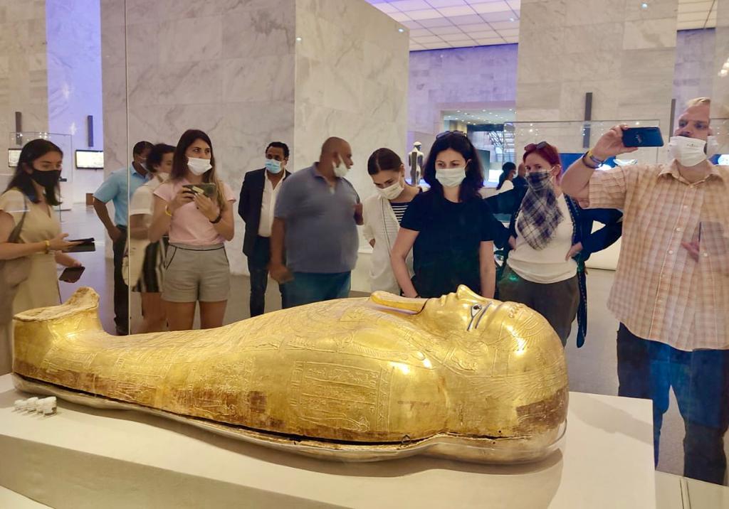 الوفد الإعلامي خلال زيارة متحف الحضارة (2)