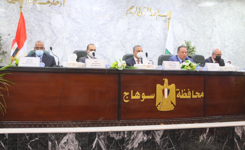 المحافظ يفتتح الندوة الاولى لمدارس ستيم (1)