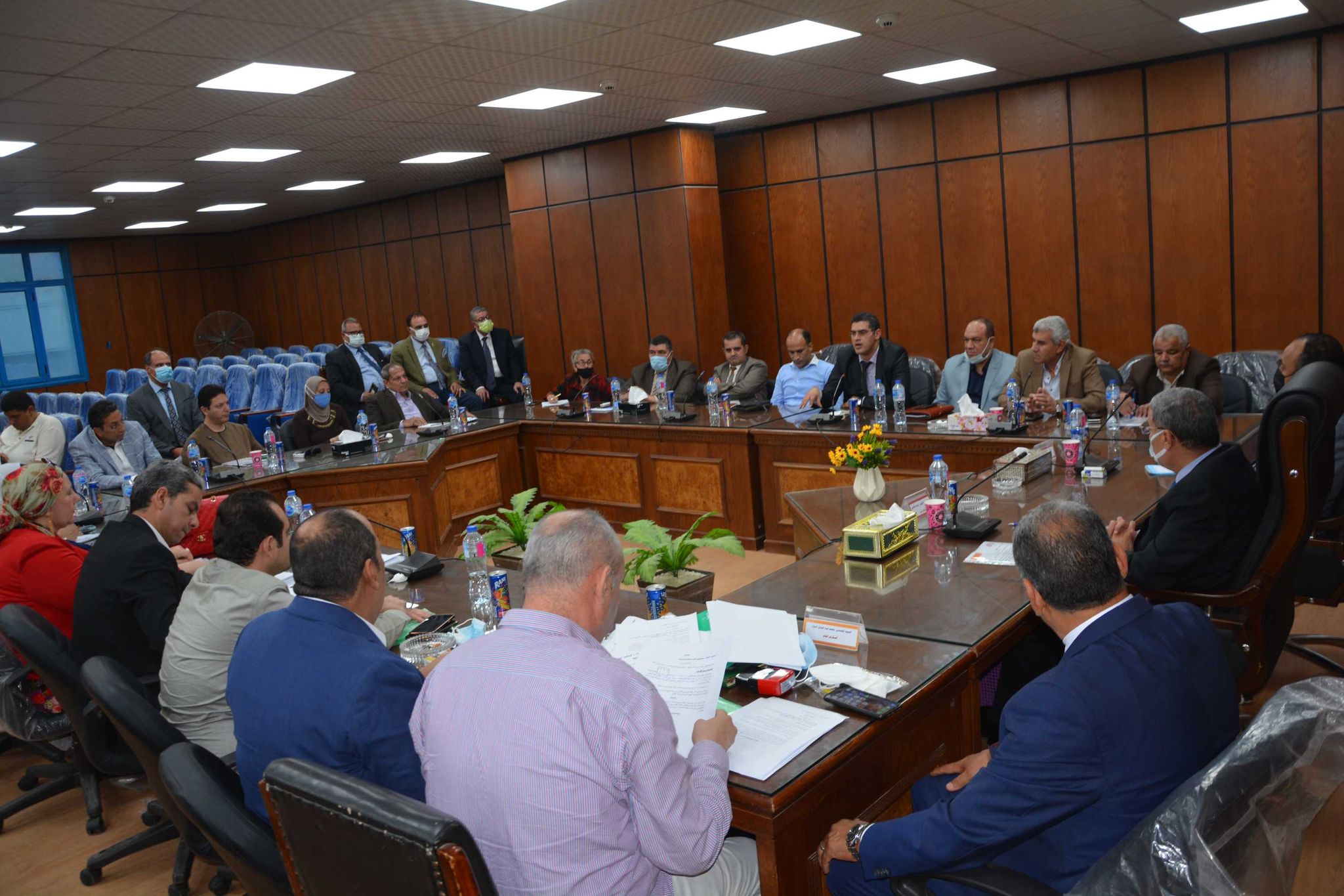 محافظ المنيا يلتقى بأعضاء النواب والشيوخ لحل مشاكل المواطنين (7)
