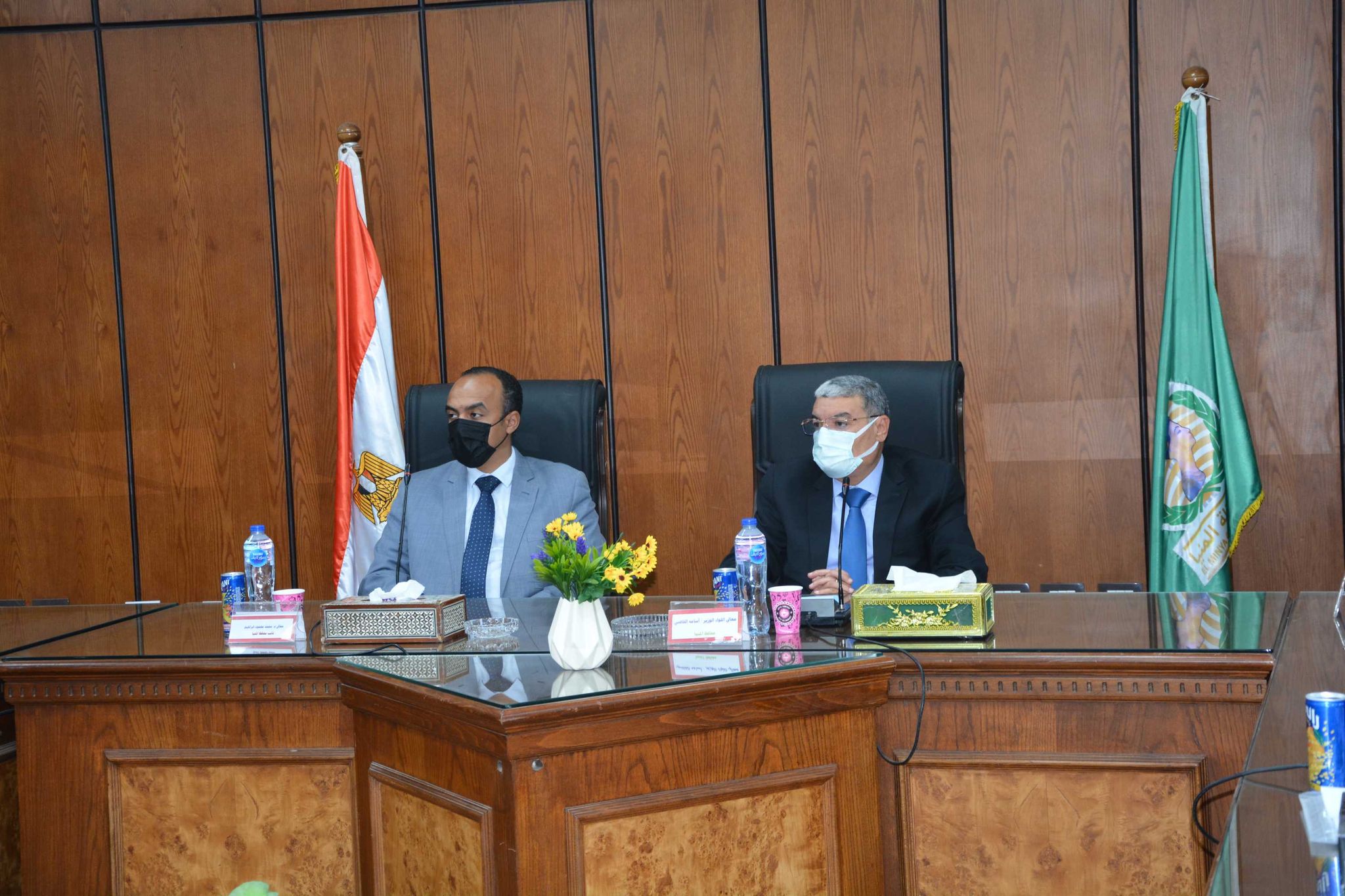 محافظ المنيا يلتقى بأعضاء النواب والشيوخ لحل مشاكل المواطنين (3)