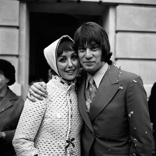 أونا ستابس مع نيكي هينسون بعد زواجهما  عام 1969
