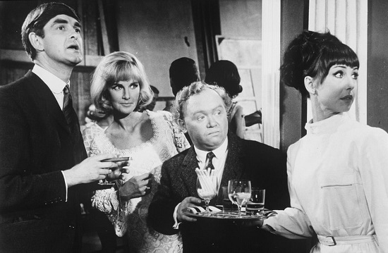 أونا ستابس في فيلم السيد عام 1966