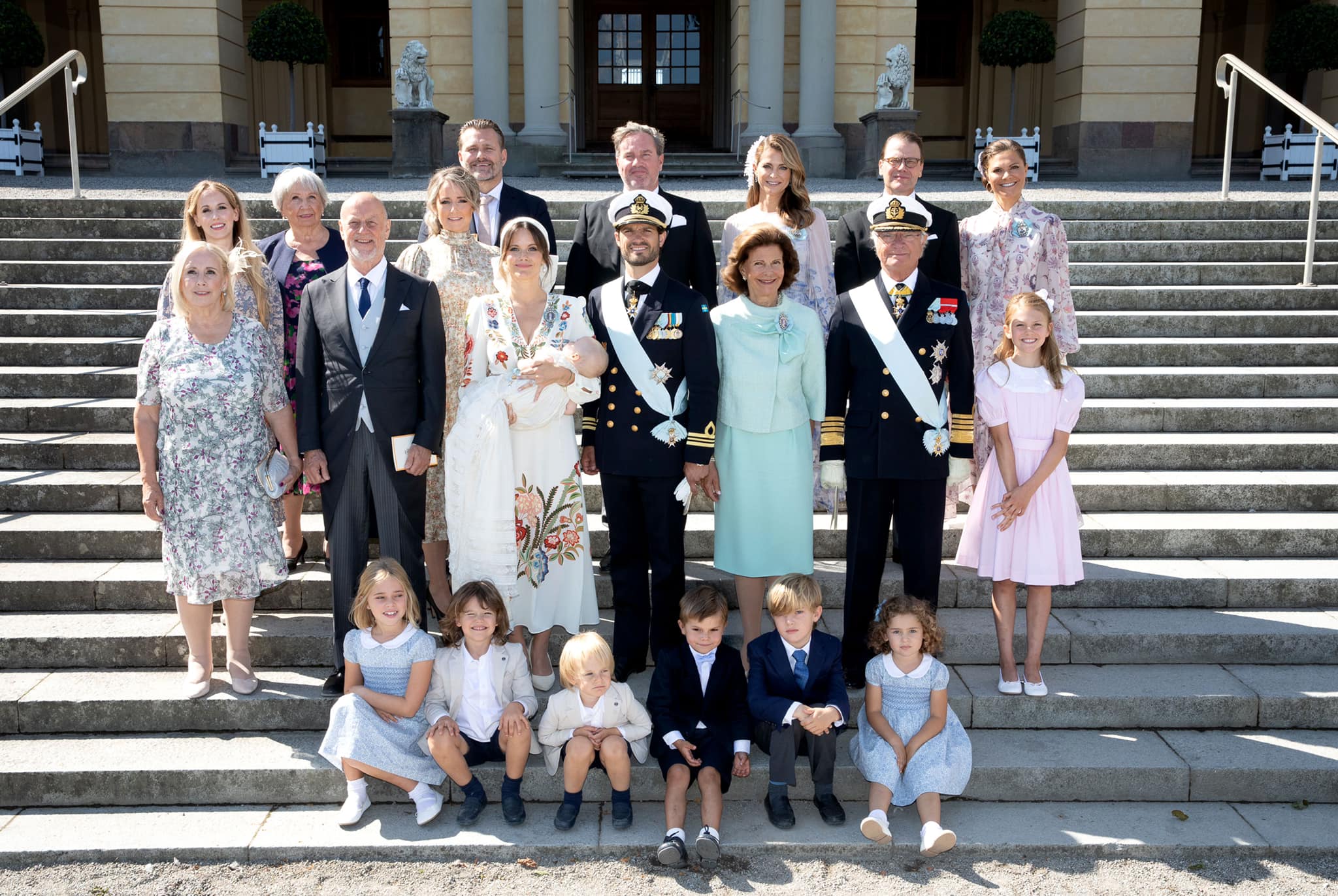 الأسرة الملكية السويدية بعد تعميد الأمير جوليان