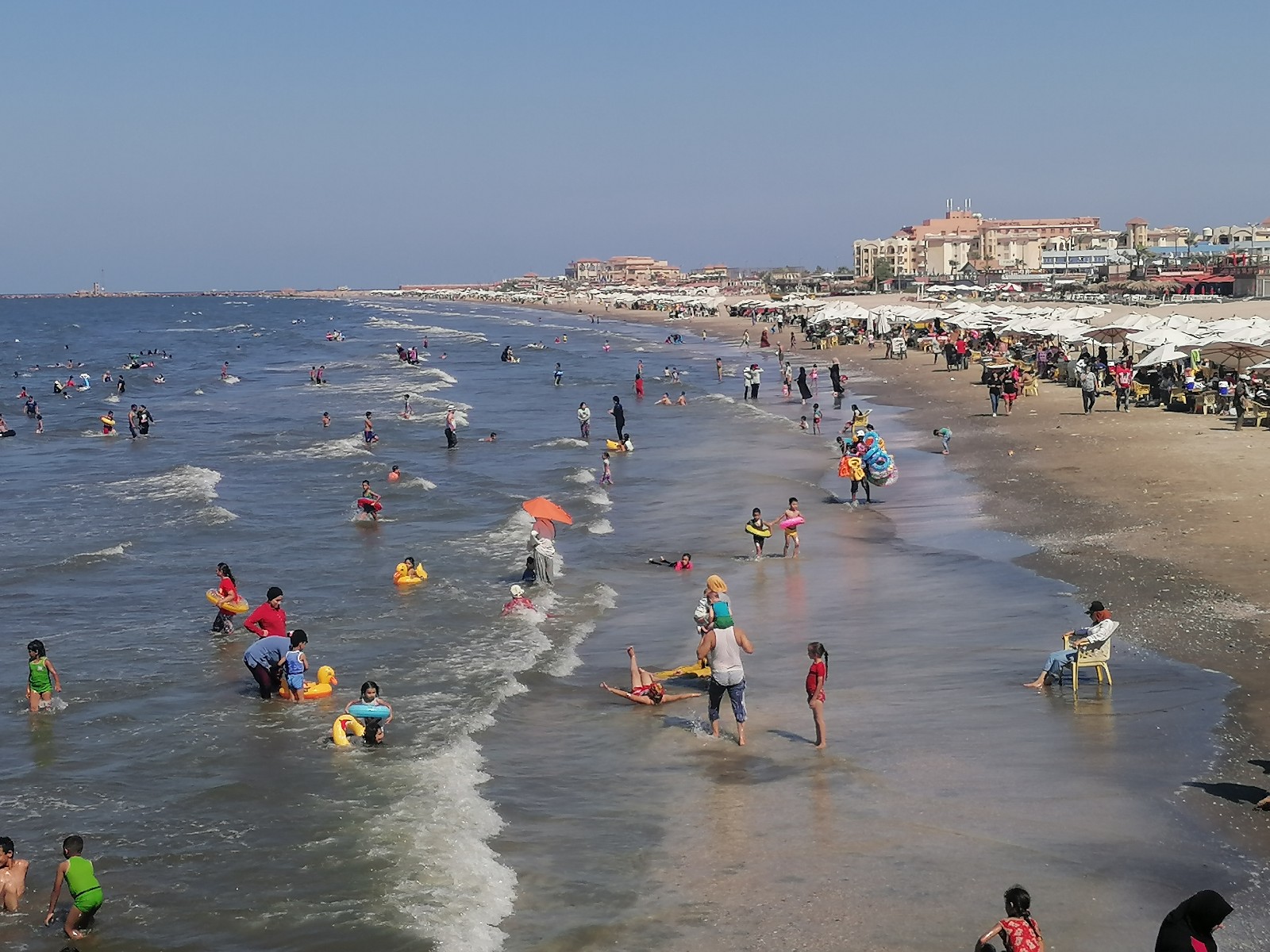 تجمع الأهالي اليوم على شاطئ بورسعيد