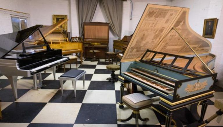 154-160541-piano-restorer-rare-collection-auction_700x400