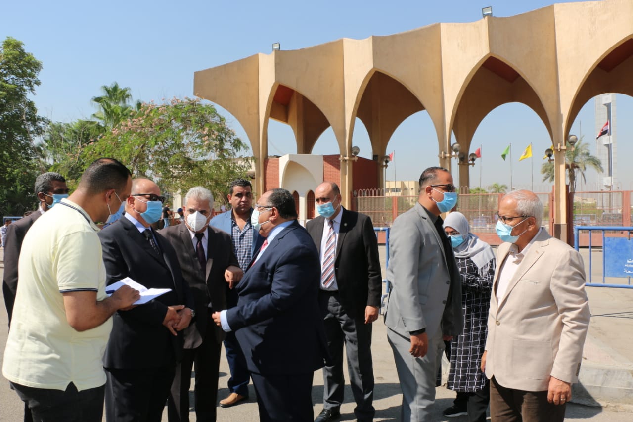 محافظ القاهرة يزور جامعة حلوان (1)