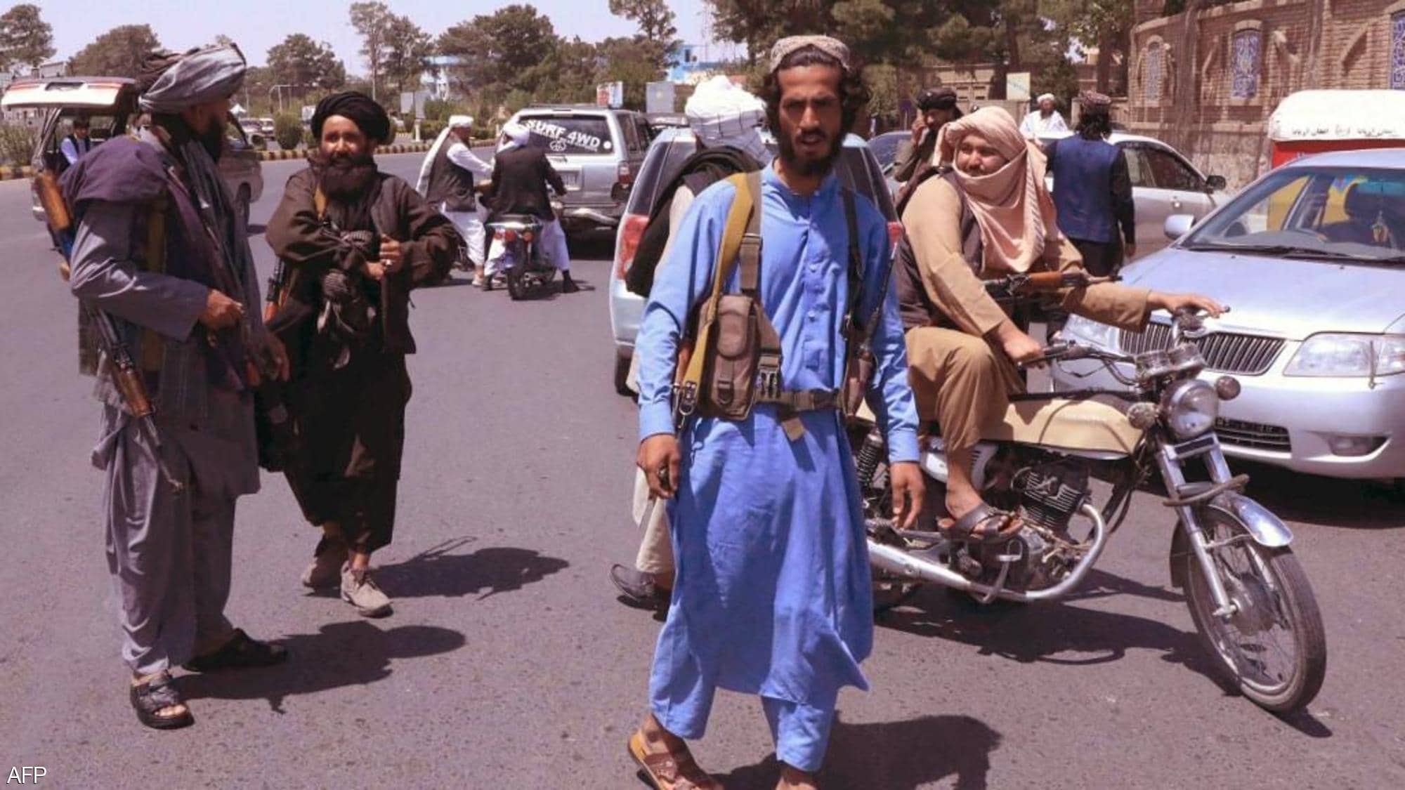 مقاتلو طالبان يجوبون شوارع هيرات بعد السيطرة عليها