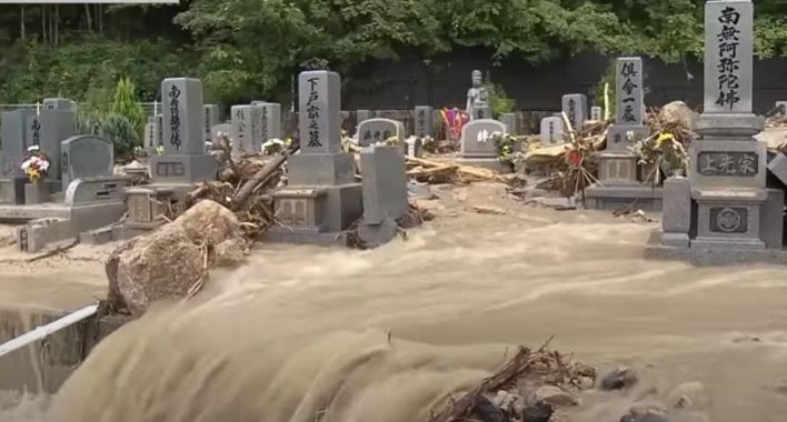 اثار الانهيار الطيني فى اليابان