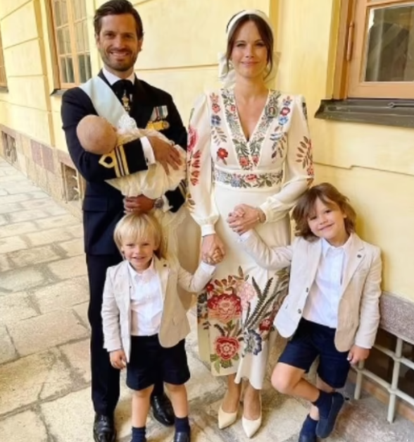 الأمير كارل وزوجته وأطفالهما
