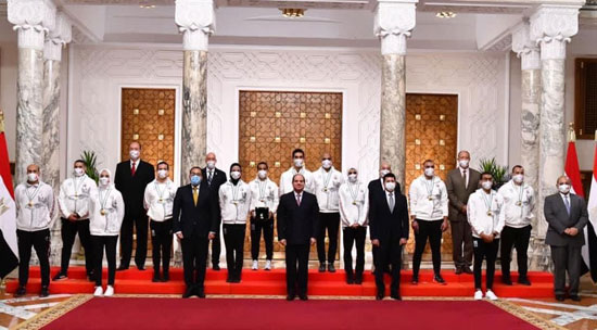 الرئيس عبد الفتاح السيسي اليوم اللاعبين واللاعبات والأطقم التدريبية المتوجة بميداليات خلال دورة الألعاب الأولمبية (1)