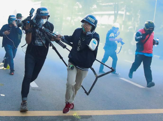 اشتباكات بين الشرطة والمتظاهرين