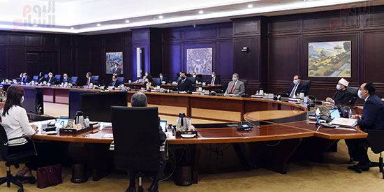 اجتماع مجلس الوزراء بمدينة العلمين   (4)