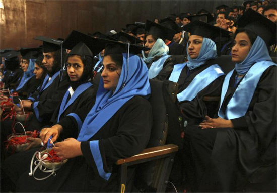 نيل المرأة الأفغانية لشهادات الدراسات العاليا