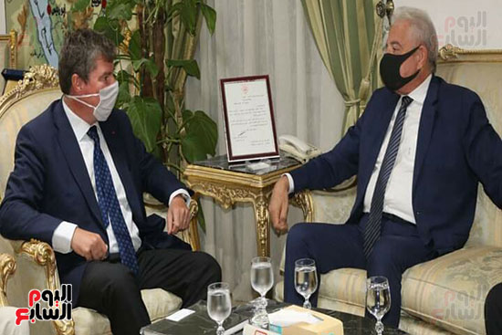 محافظ جنوب سيناء يستقبل سفير بلجيكا (4)