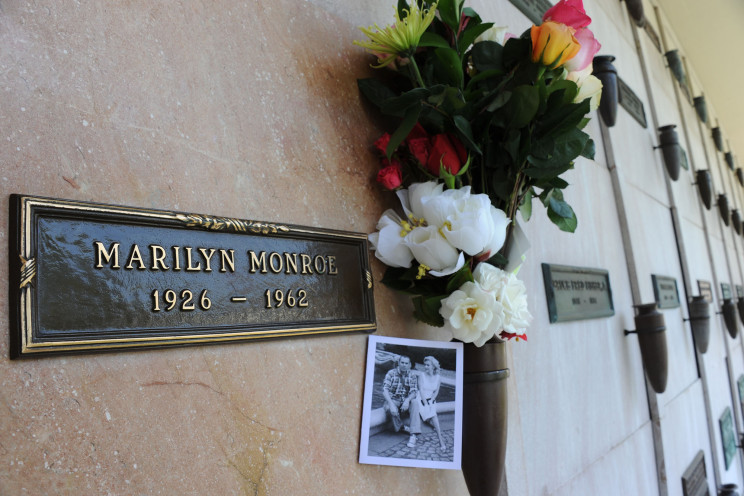 قبر مجاور لمارلين مونرو (5)