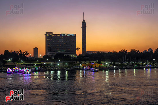 النيل مع برج القاهرة اثناء الغروب