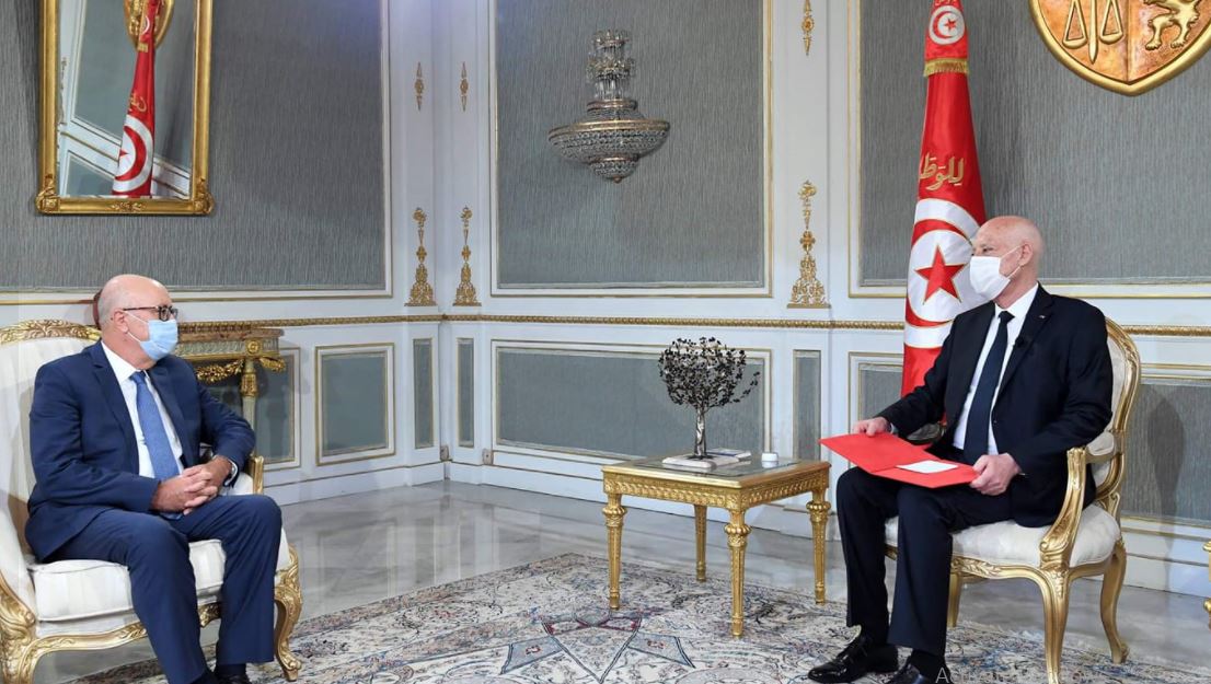 الرئيس التونسي مع محافظ البنك المركزي