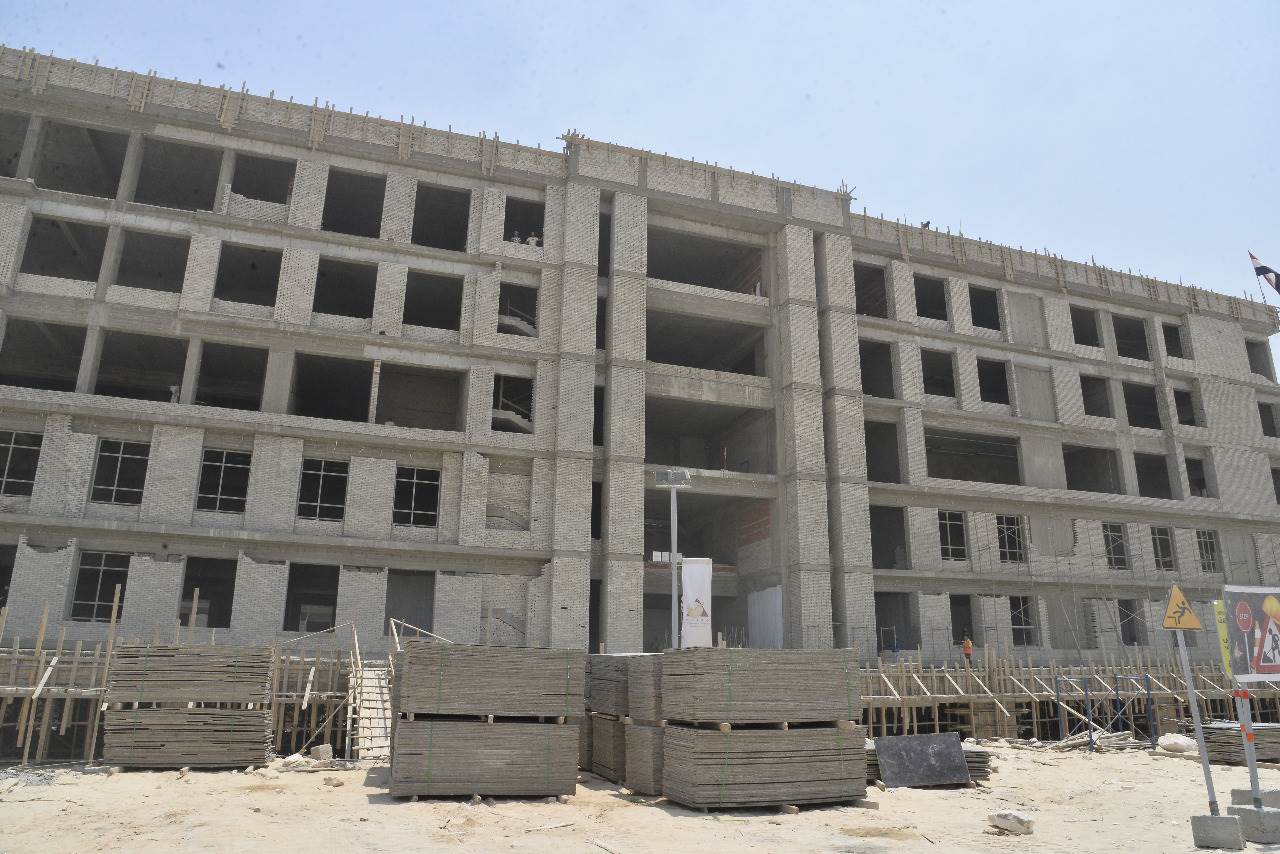 محافظ أسيوط يتفقد أعمال تنفيذ جامعة بدر بمدينة ناصر الجديدة  (3)
