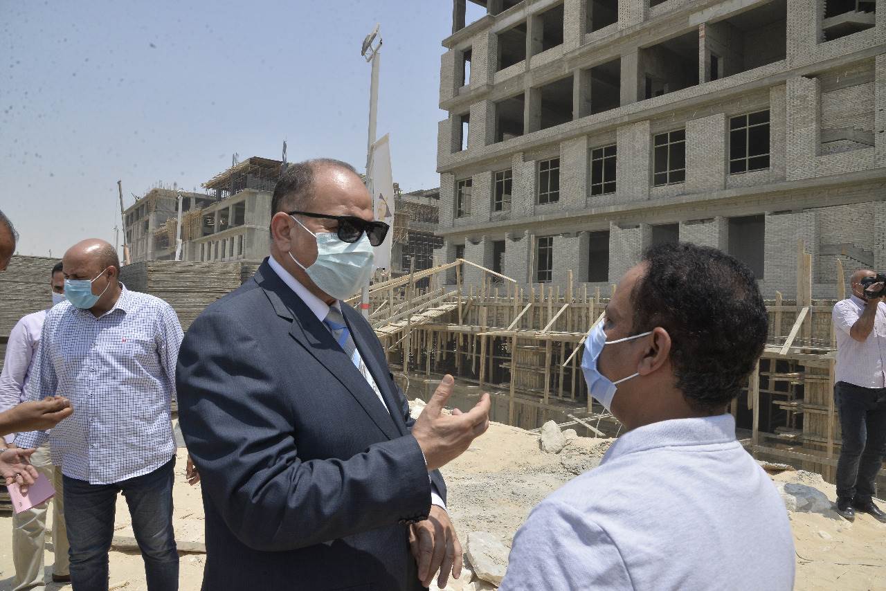 محافظ أسيوط يتفقد أعمال تنفيذ جامعة بدر بمدينة ناصر الجديدة  (9)