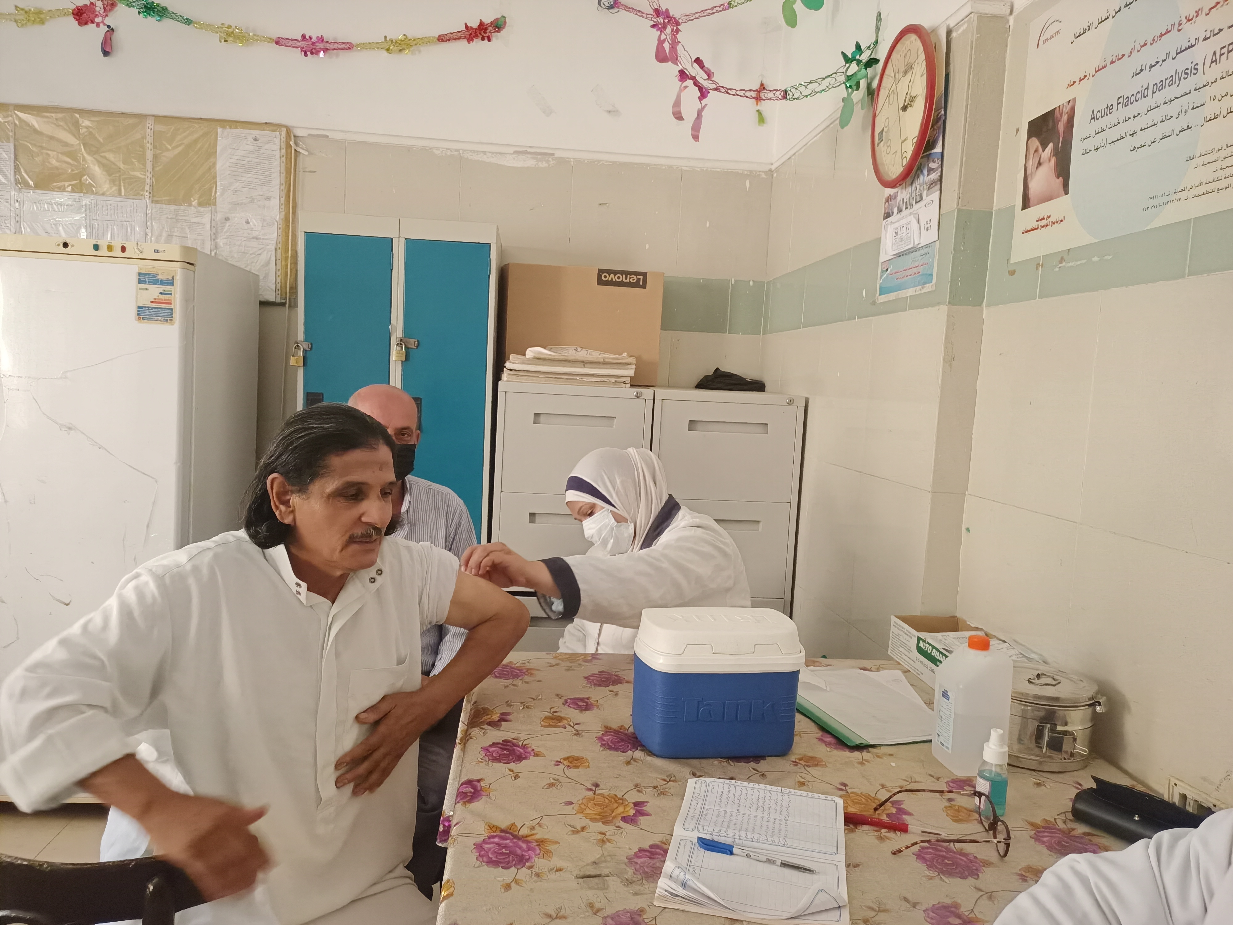 مكاتب الصحة خلال تطعيم المواطنين