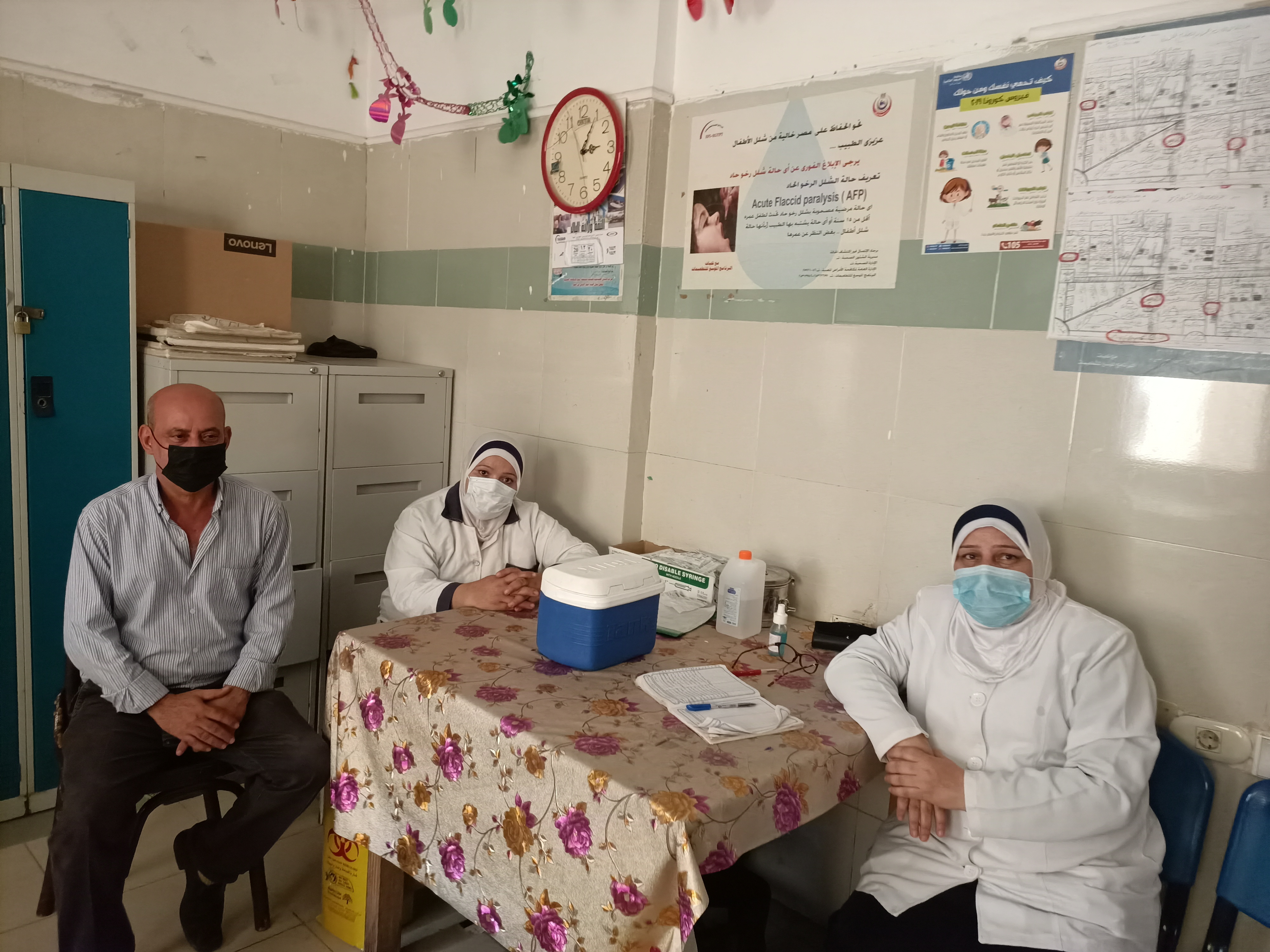 مكاتب الصحة تواصل تطعيم المواطنين بلقاح كورونا