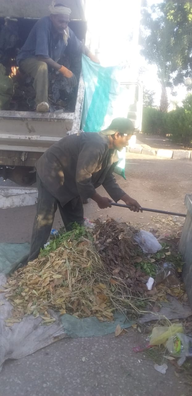 رفع مخلفات صلبة وقمامة فى حملات نظافة بأحياء مدينة الأقصر