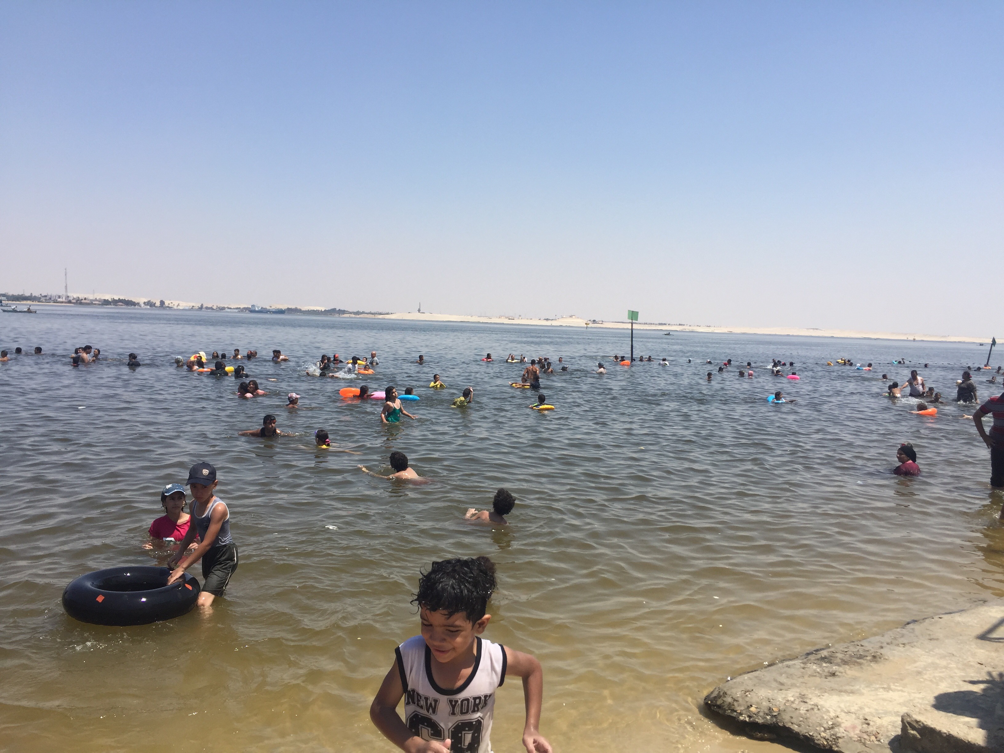 اقبال المصاطفين على شواطئ الاسماعيلية  (1)