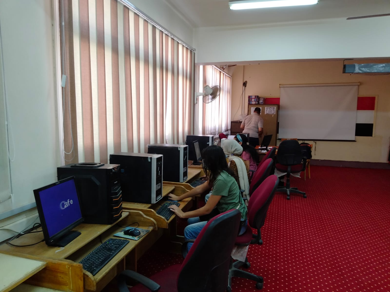 التنسيق الالكتروني بمعامل جامعة الأقصر