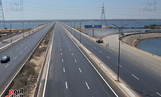 رئيس الوزراء يتفقد عددا من المشروعات بمحافظة الإسكندرية   (1)