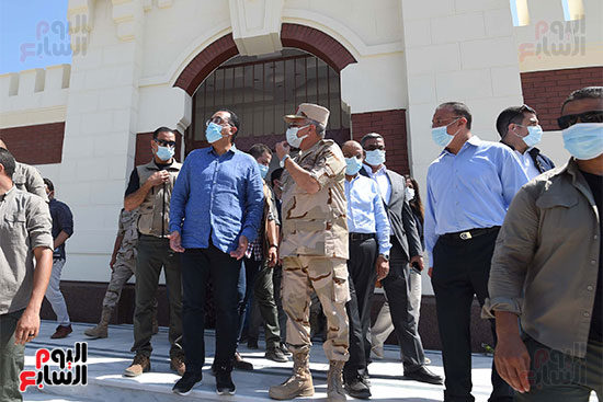 مصطفى مدبولي رئيس مجلس الوزراء خلال زيارته اليوم لمحافظة الإسكندرية (11)