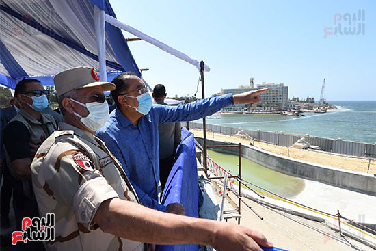 مصطفى مدبولي رئيس مجلس الوزراء خلال زيارته اليوم لمحافظة الإسكندرية (8)