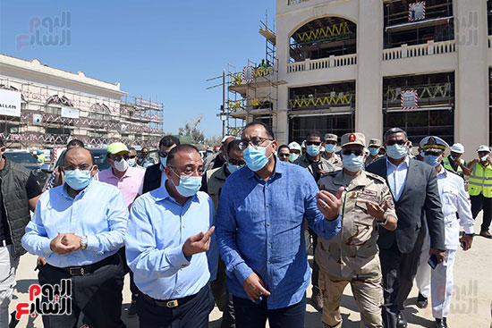 مصطفى مدبولي رئيس مجلس الوزراء خلال زيارته اليوم لمحافظة الإسكندرية (14)