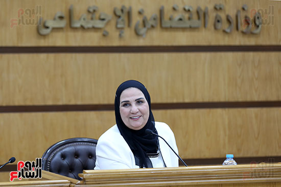 اجتماع الدكتورة نيفين القباج وزيرة التضامن الاجتماعي مع الجمعيات الأهلية المشاركة في المبادرة الرئاسية  حياة كريمة (9)
