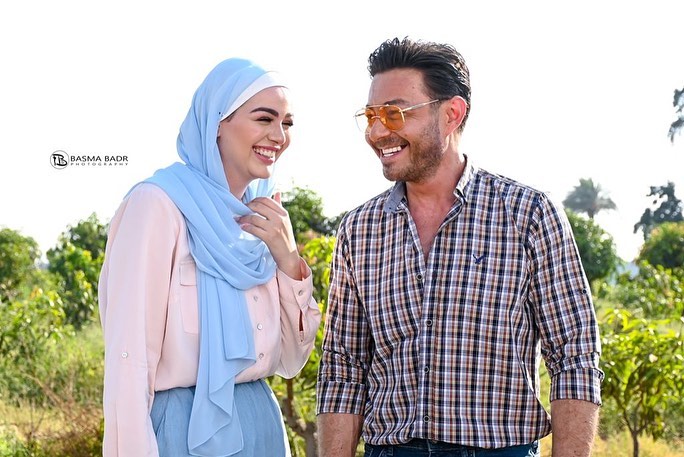 هنادى مهنا بالحجاب مع احمد زاهر