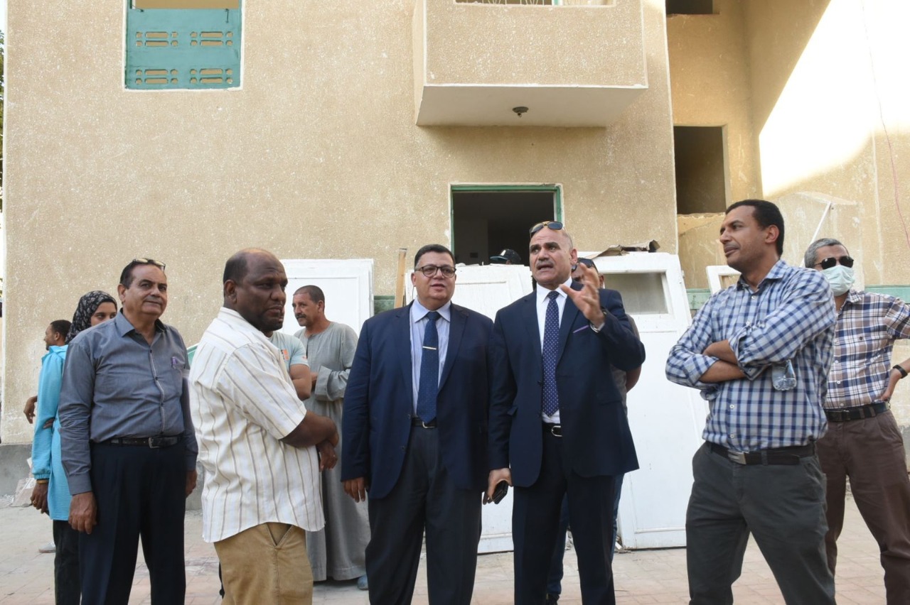 رئيس جامعة الأقصر يتابع أعمال التشطيبات النهائية بالمدينة الجامعية بمدينة طيبة