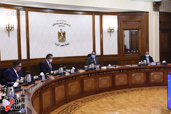 رئيس الوزراء يتابع الموقف التنفيذى لمشروعات تطوير مدينة الغردقة (2)