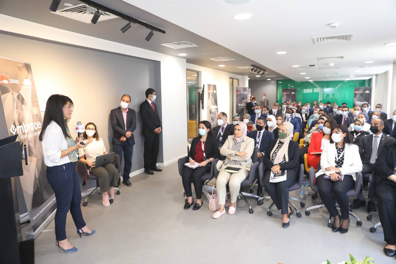 الحوار دار حول التمويلات التنموية واستراتيجية عمل الوزارة