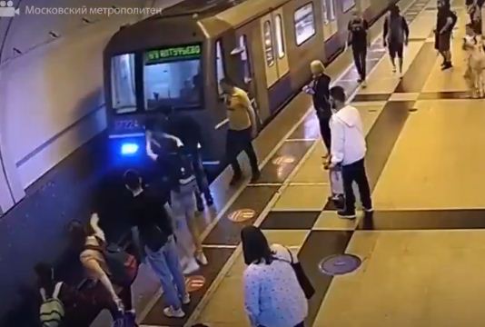 39493 %D8%A7%D9%84%D8%B1%D9%83%D8%A7%D8%A8 %D9%8A%D8%AD%D8%AA%D8%B4%D8%AF%D9%88%D9%86 %D8%B9%D9%84%D9%89 %D8%A7%D9%84%D9%85%D8%AD%D8%B7%D8%A9