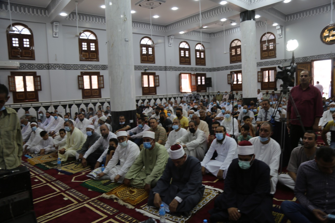 جانب من الحضور في المسجد