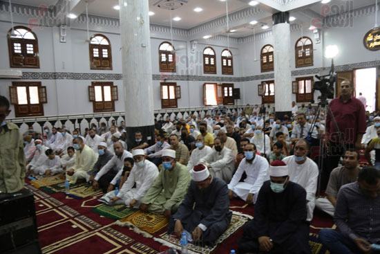248443-جانب-من-الحضور-في-المسجد