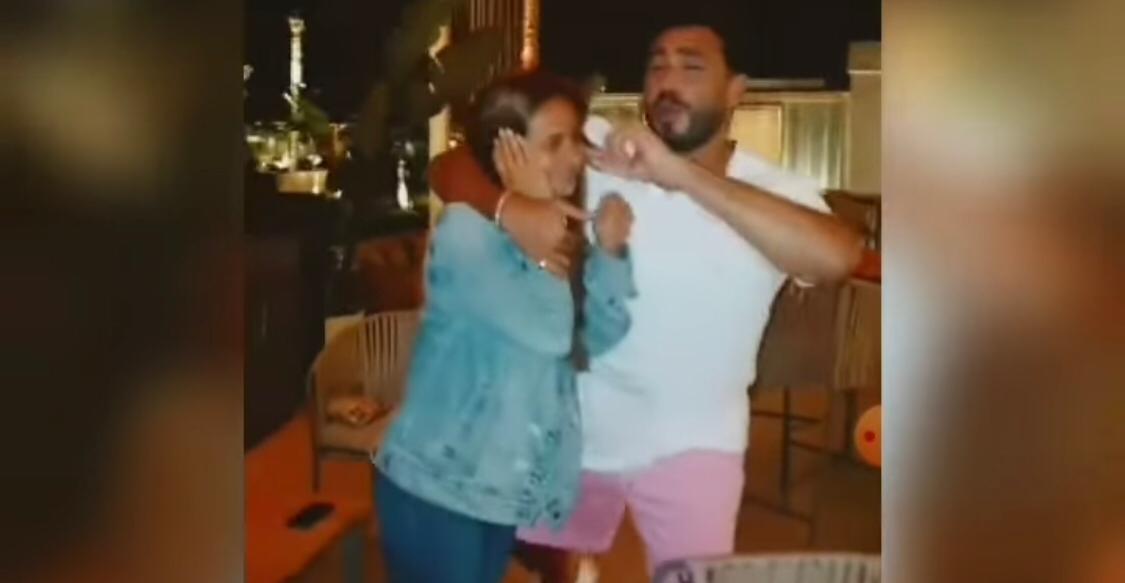 نيللي كريم ترقص برفقة هشام عاشور علي اغنية مبروك  (1)