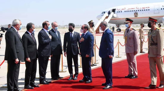 الرئيس-السيسى-يصل-الى-العراق-(3)