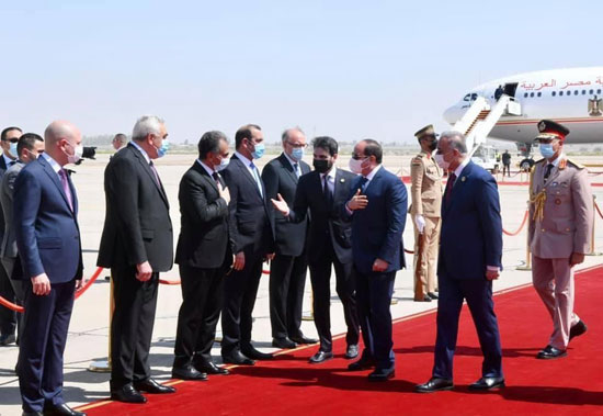 الرئيس-السيسى-يصل-الى-العراق-(4)