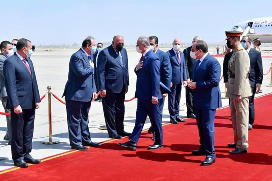 الرئيس-السيسى-يصل-الى-العراق-(6)