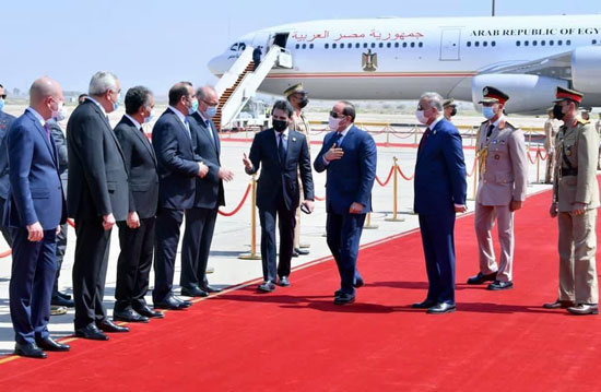 الرئيس-السيسى-يصل-الى-العراق-(5)
