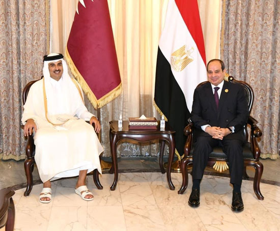 الرئيس عبد الفتاح السيسي مع الأمير تميم بن حمد آل ثاني (1)